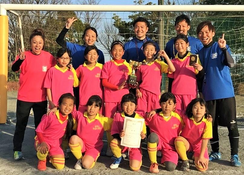 女の子のサッカークラブの指導員の募集
