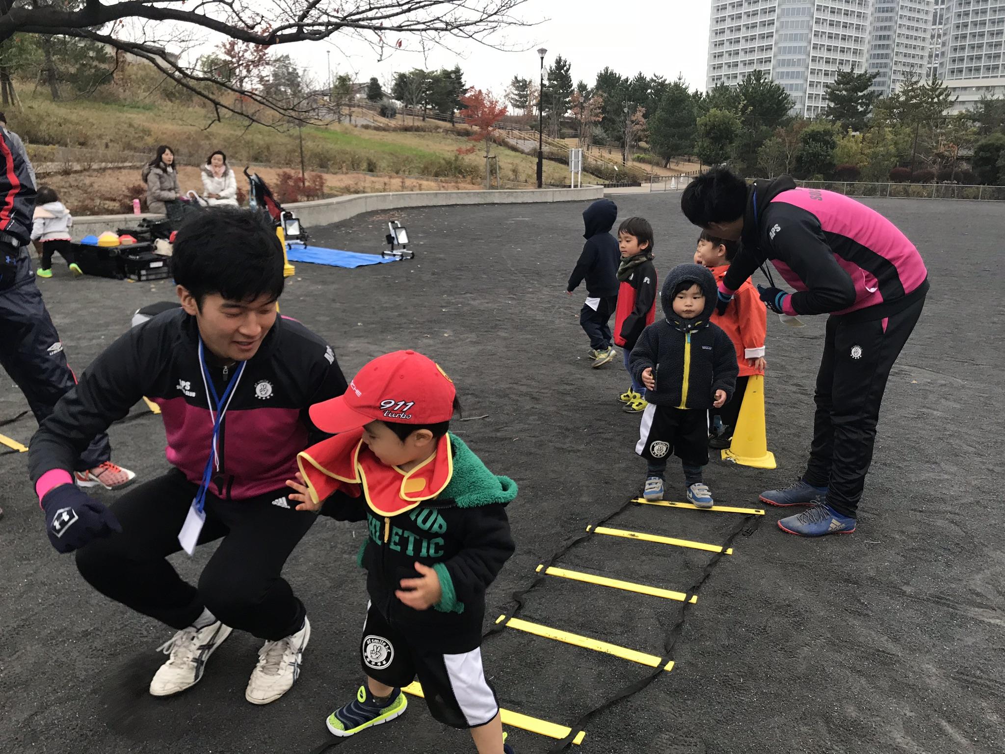 横浜市サッカースクール先生 コーチ 大募集 スポーツ サッカー業界の求人情報 アルバイトを探すならスポキャリ