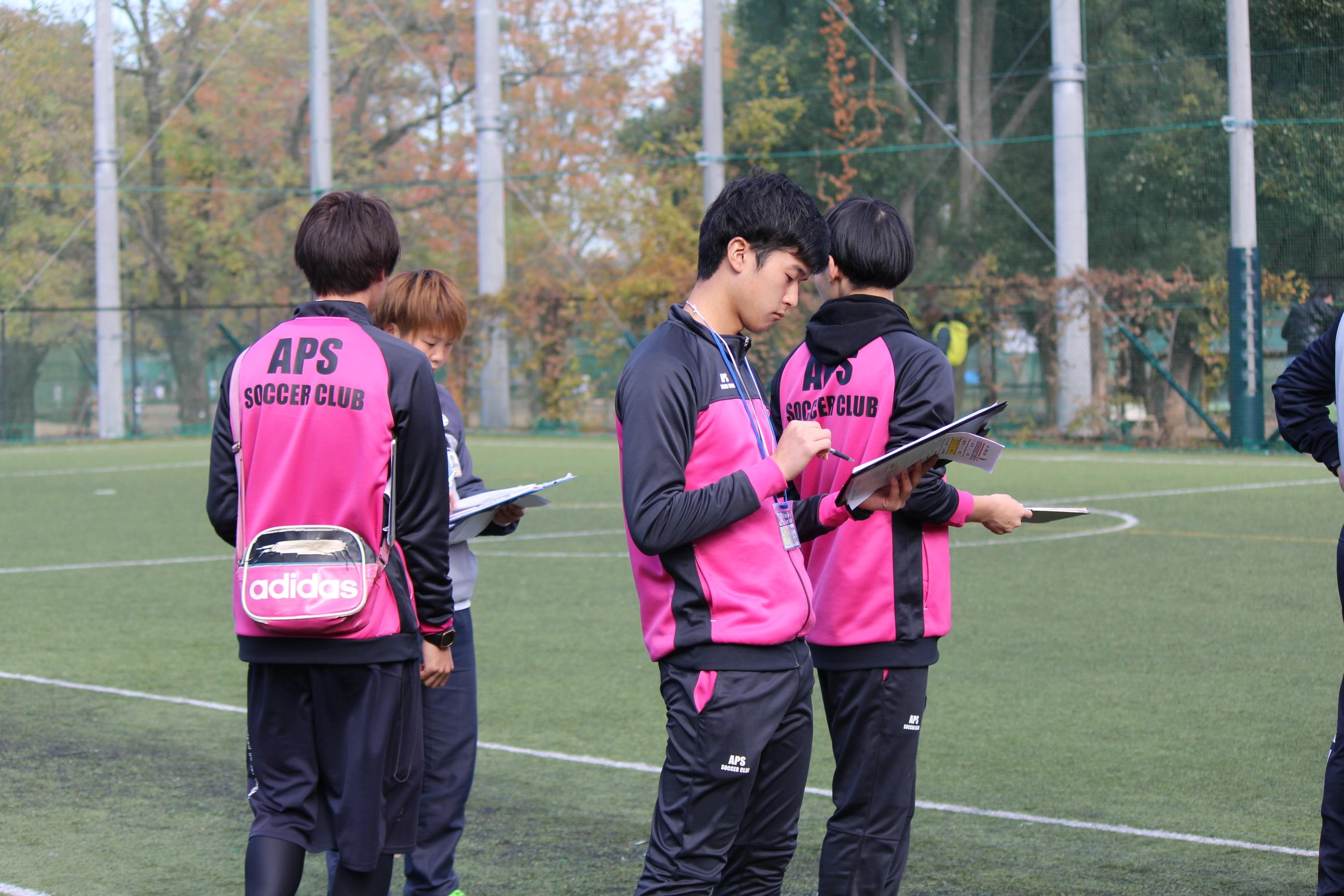 横浜市サッカースクール先生 コーチ 大募集 スポーツ サッカー業界の求人情報 アルバイトを探すならスポキャリ