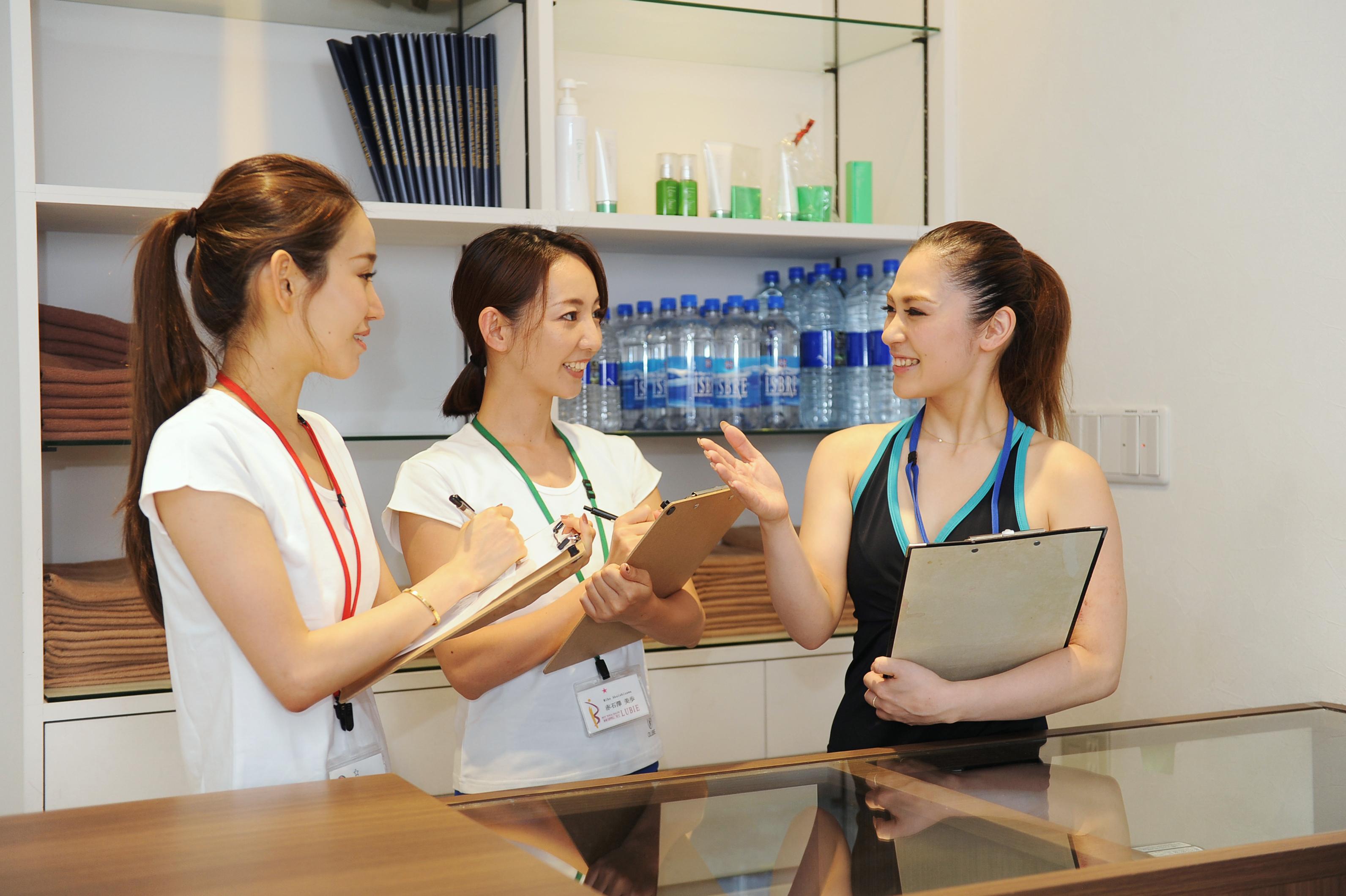 ホットヨガインストラクター池袋店 アルバイト 募集 スポーツ ヨガ業界の求人情報 アルバイトを探すならスポキャリ