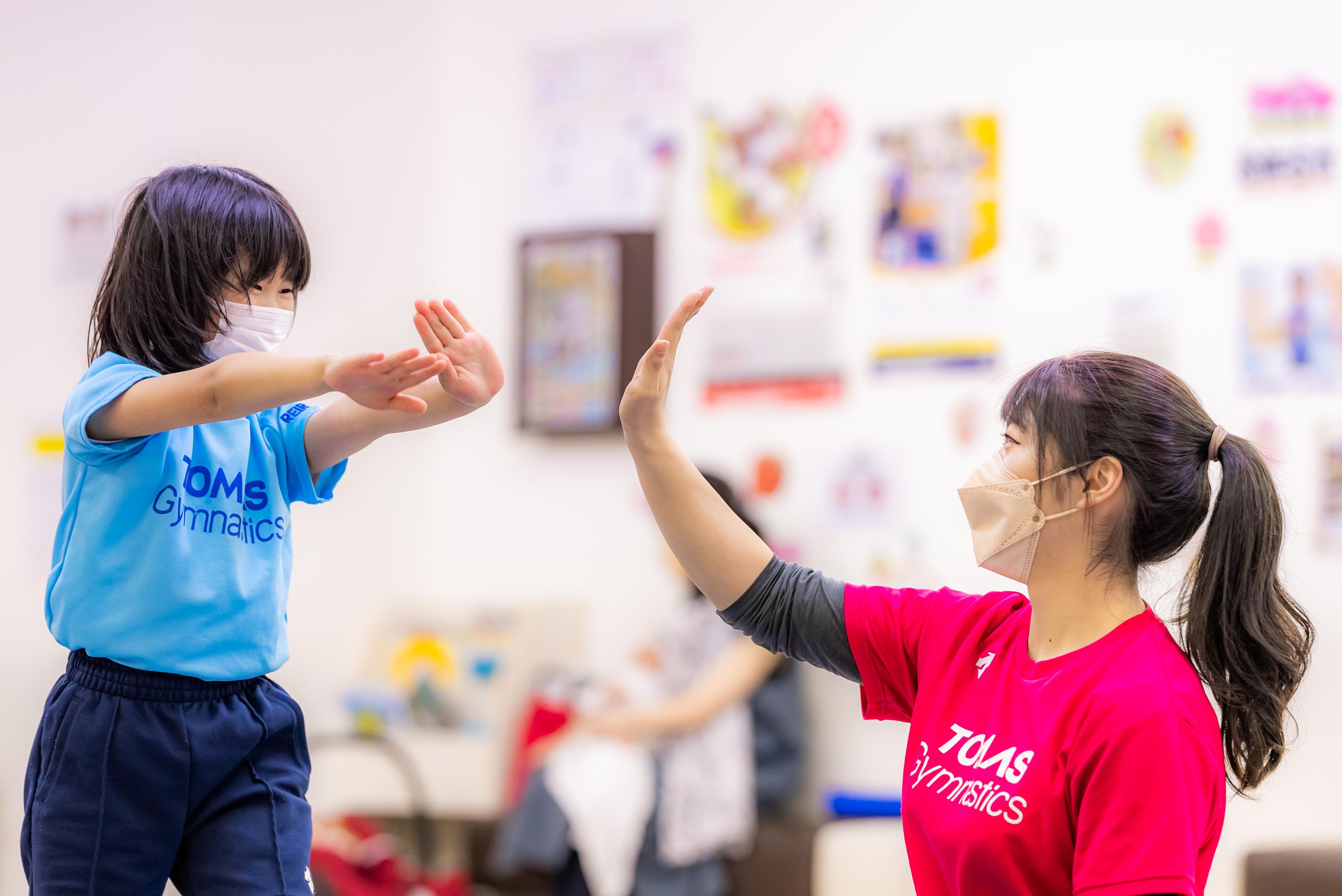 子どもを対象とした体操教室の【指導者】