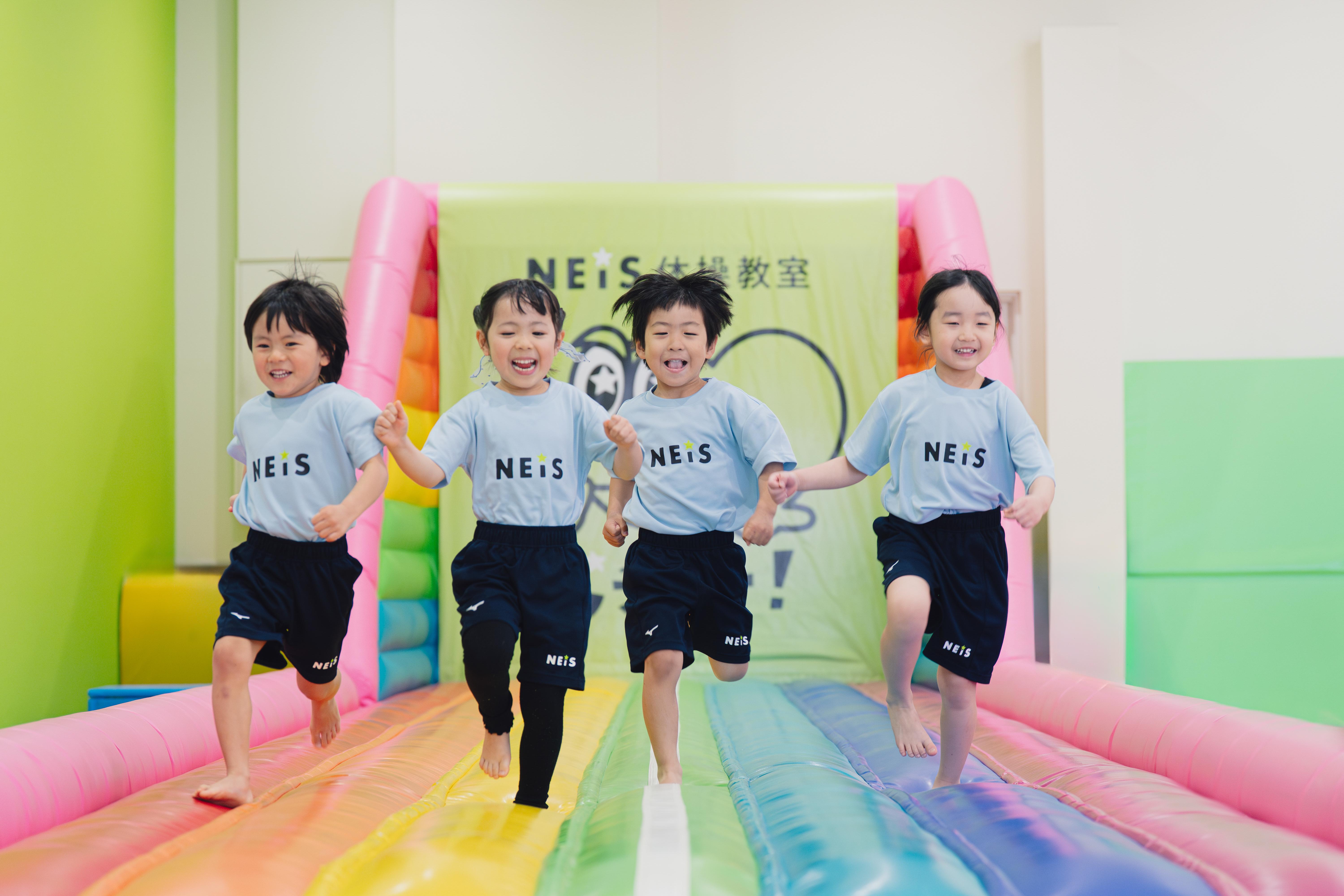 当社オリジナルのエアートランポリンで楽しくレッスン！