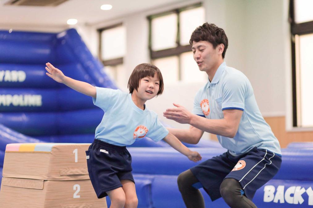 体操教室のインストラクター