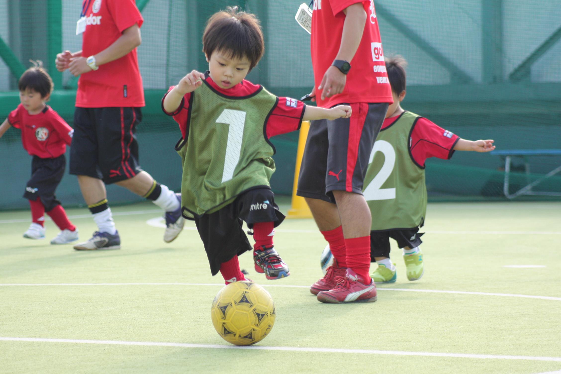 ぜいたく子供 の サッカー 教室 かわいい子供たちの画像